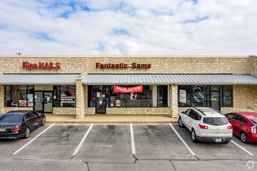 More Photos Of 2929-2951 Thousand Oaks Dr, San Antonio Storefront For Lease