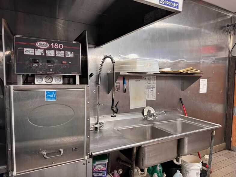 More Photos Of 600 E Bridge St, Redwood Falls Restaurant For Sale