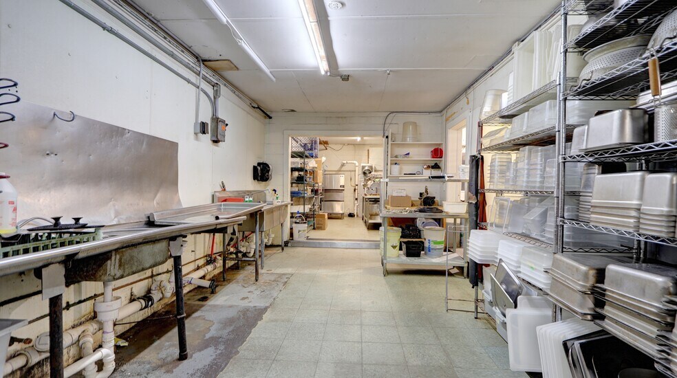 More Photos Of 369 Waterloo Geneva Rd, Waterloo Town Restaurant For Sale
