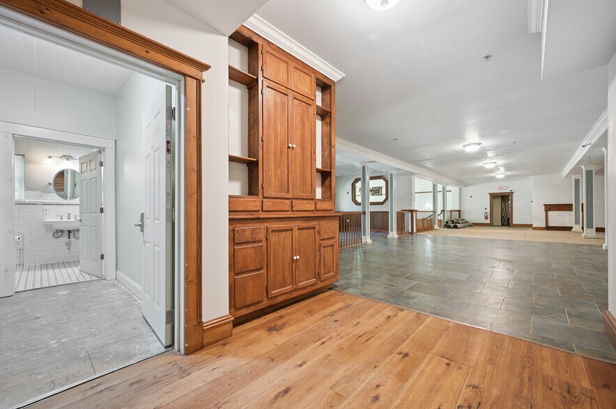 More Photos Of 56 Main St, Stamford Hotel For Sale