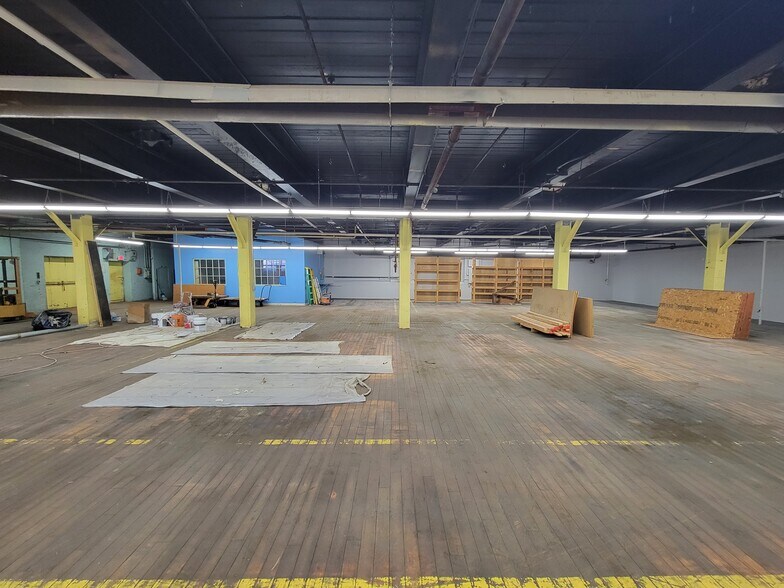 More Photos Of 100 Pleasant St, Dracut Self Storage For Sale