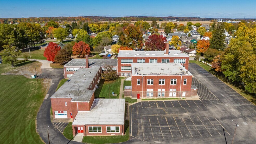 More Photos Of 709 Deacon St, Hebron Schools For Lease