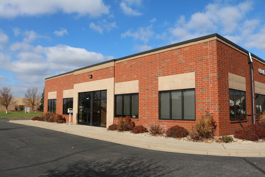 More Photos Of 8811 92nd St S, Cottage Grove Office For Lease