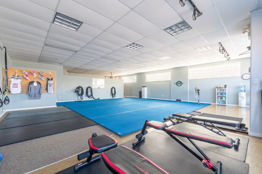 More Photos Of 5007 50 St, Lloydminster Office For Sale