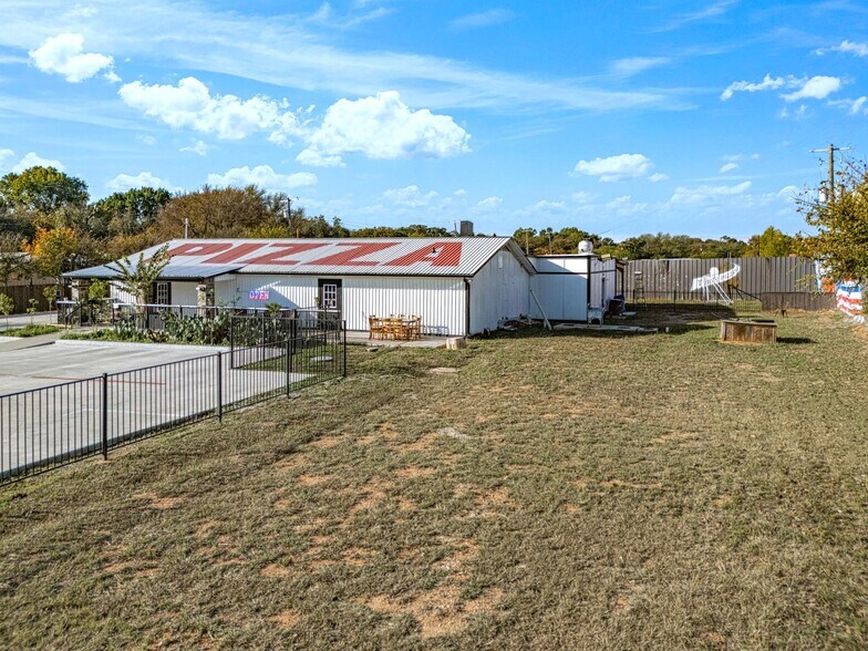 More Photos Of 9805 Jacksboro Hwy, Fort Worth Freestanding For Sale