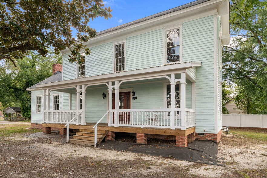 Primary Photo Of 202 W Main St, Sanford Office Residential For Lease