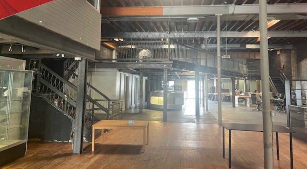 More Photos Of 3 Newbridge Rd, Hicksville Storefront For Lease