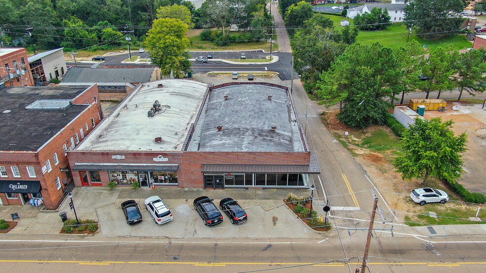 More Photos Of 141 W Government St, Brandon Storefront For Lease