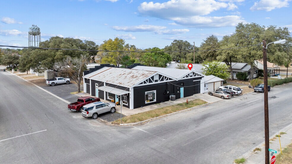 Primary Photo Of 321 E Fannin St, Luling Flex For Lease