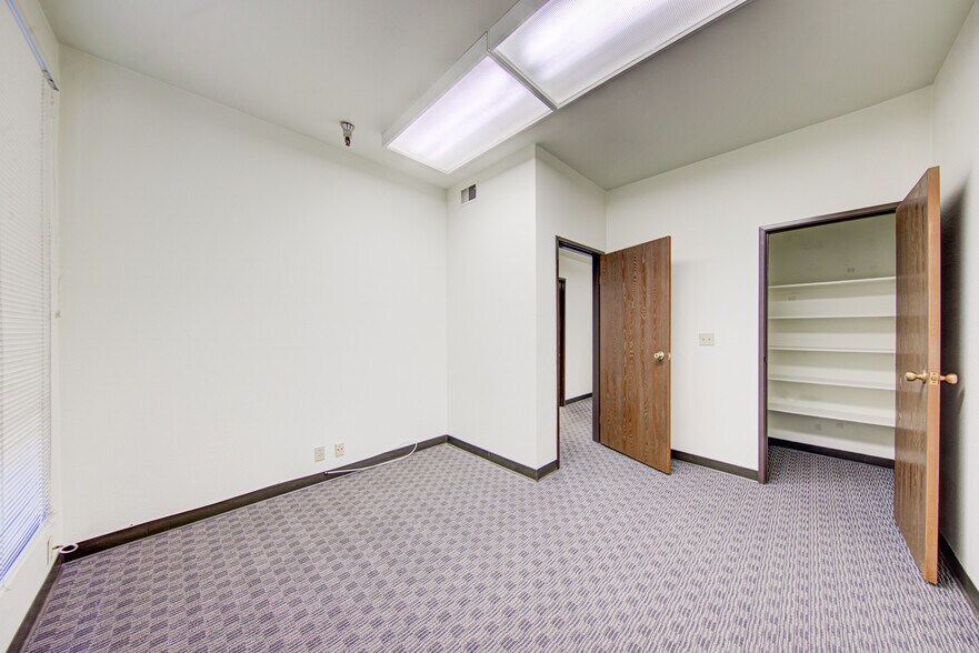 More Photos Of 4949 Buckley Way, Bakersfield Office For Sale