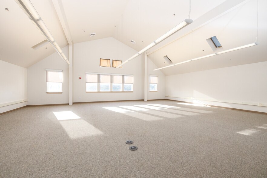 More Photos Of 1003 Gravenstein Hwy, Sebastopol Unknown For Lease