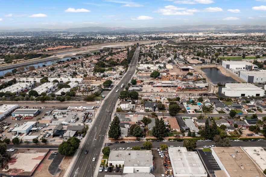More Photos Of 2283 N Batavia St, Orange Contractor Storage Yard For Sale