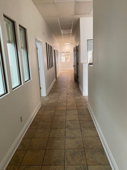 More Photos Of 106 W Washington St, Abbeville Office For Sale