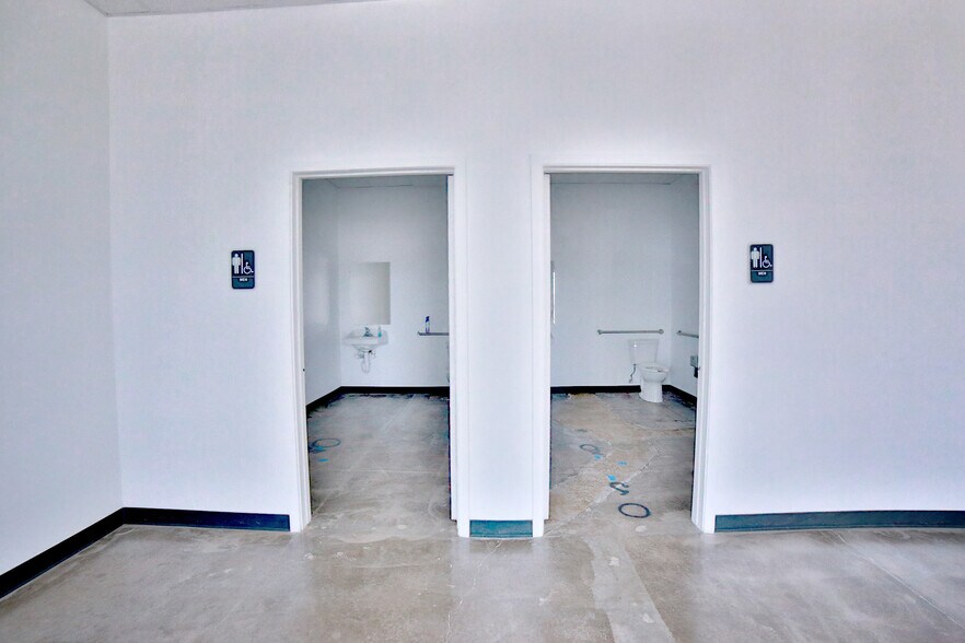 More Photos Of 11130 Gulf Fwy, Houston Unknown For Lease