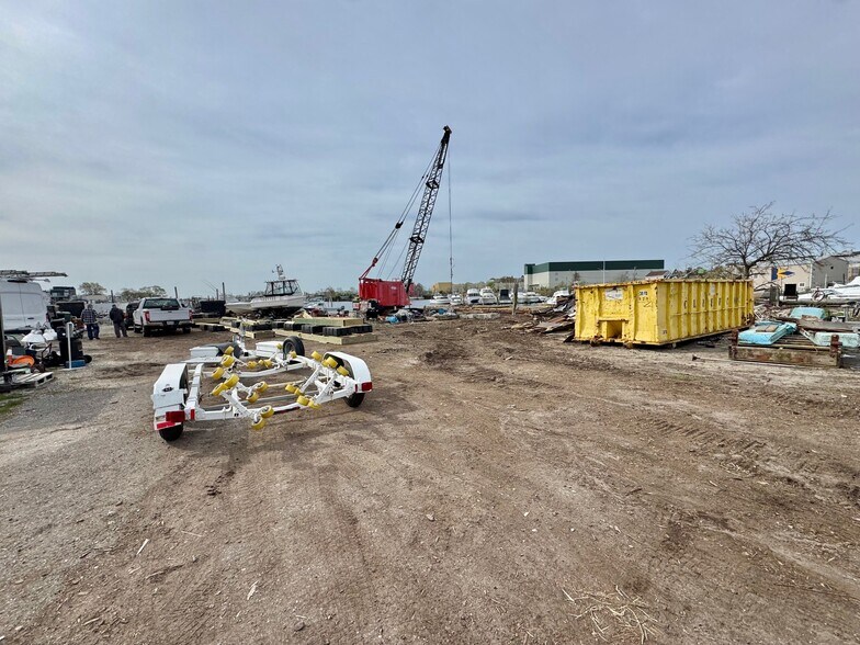 More Photos Of 25 Lacon Ct, Brooklyn Marina For Sale