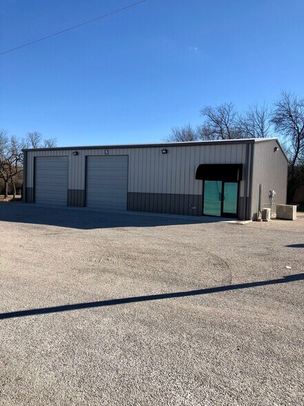 More Photos Of 1011 Upper Denton Rd, Weatherford Warehouse For Lease