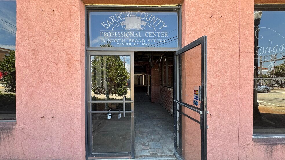 More Photos Of 13 N Broad St, Winder Office For Sale