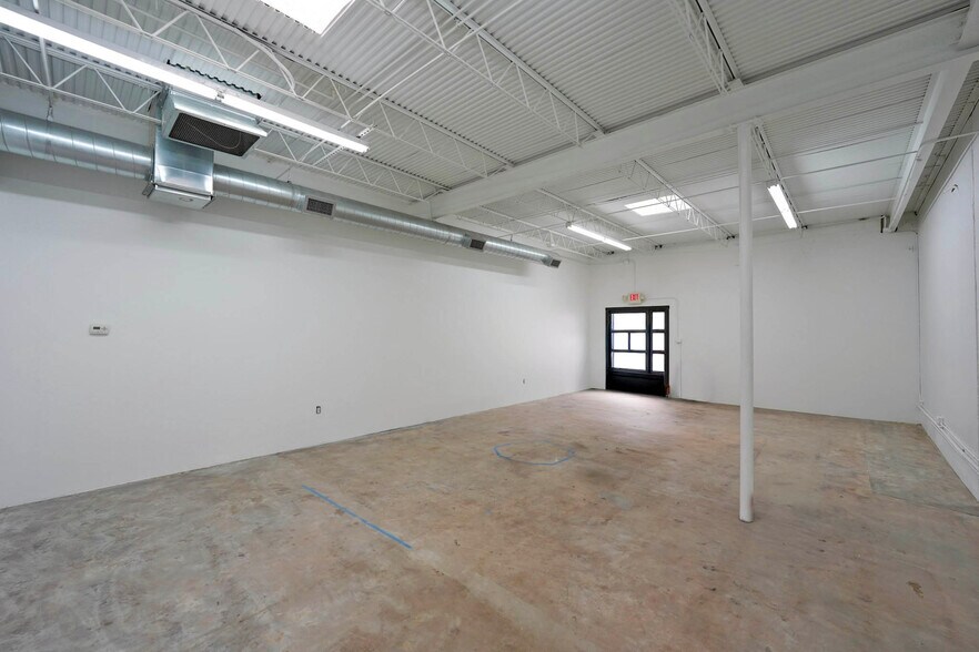 More Photos Of 1520 Center St, Houston Warehouse For Lease