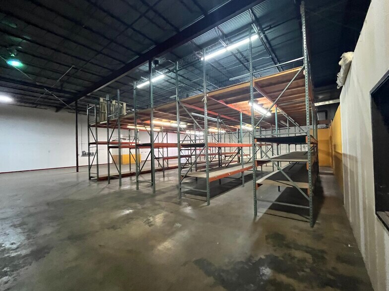 More Photos Of 4220-4232 Charter Ave, Oklahoma City Warehouse For Lease