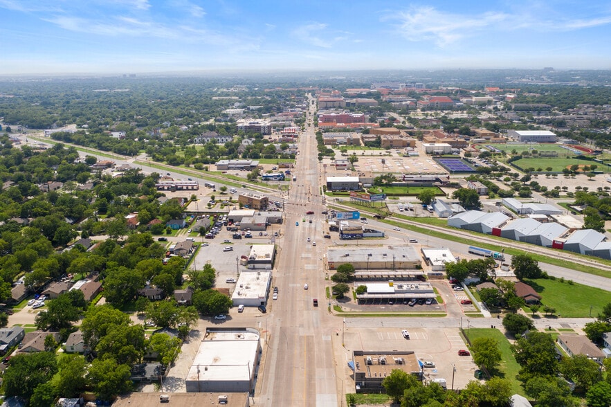 More Photos Of 1715-1721 W Berry St, Fort Worth Storefront Retail Office For Lease