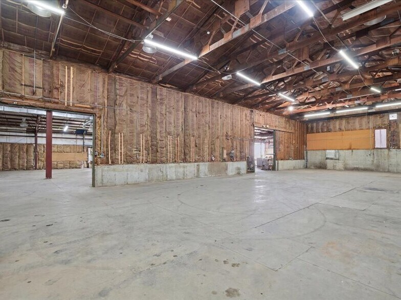 More Photos Of 301 Old Dubuque Rd, Anamosa Warehouse For Sale