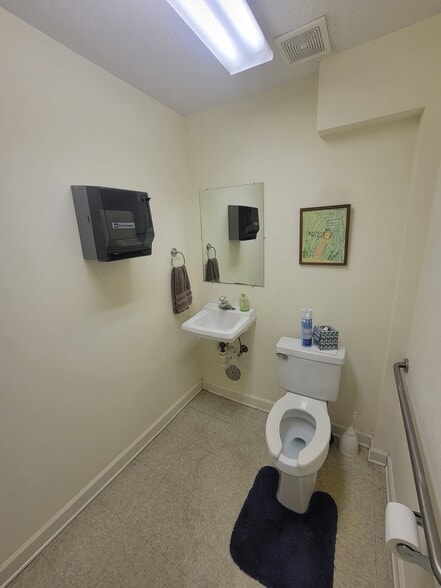 More Photos Of 6600 Windmill Way, Wilmington Industrial For Lease