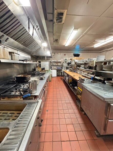 More Photos Of 572 2nd Ave, Troy Restaurant For Sale