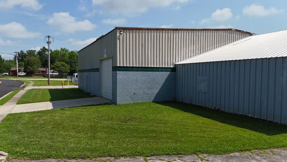 More Photos Of 600 Albert Rd, Brookville Warehouse For Lease