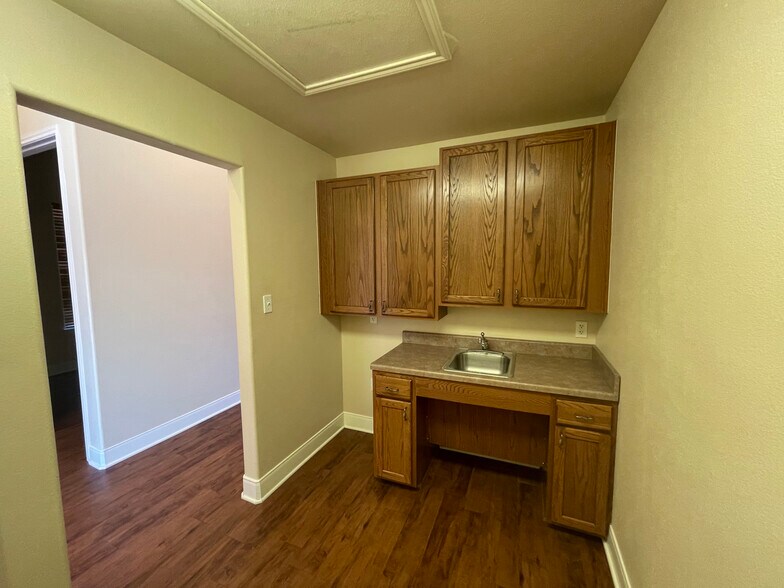More Photos Of 1920 Corporate Dr, San Marcos Office For Sale