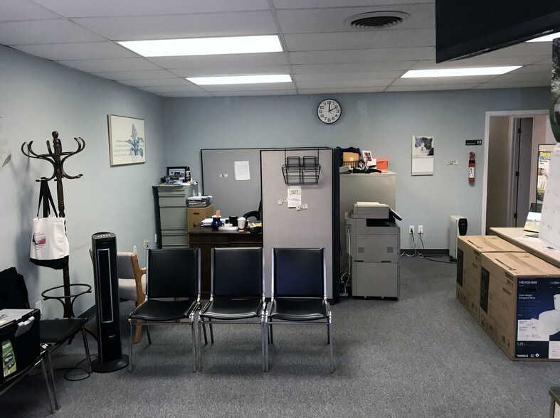 More Photos Of 1727 Peters Creek Rd NW, Roanoke Office For Lease