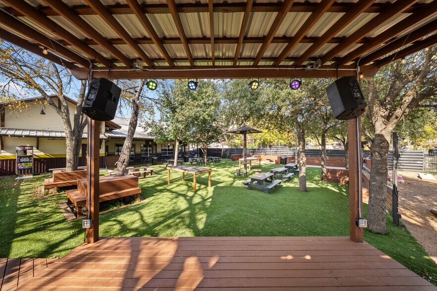 More Photos Of 116 Edward Gary St, San Marcos Restaurant For Lease