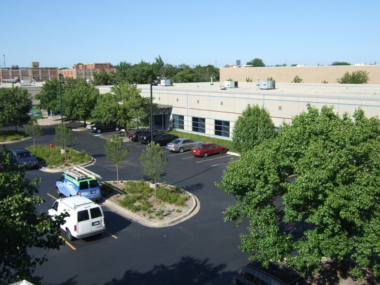 More Photos Of 2500 W Bradley Pl, Chicago Unknown For Lease