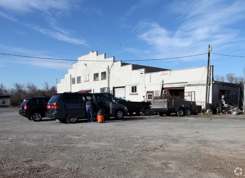 More Photos Of 441 Clover Mill Rd, Exton Self Storage For Lease