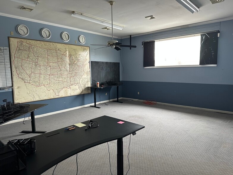 More Photos Of 18 Brenneman Cir, Mechanicsburg Industrial For Lease