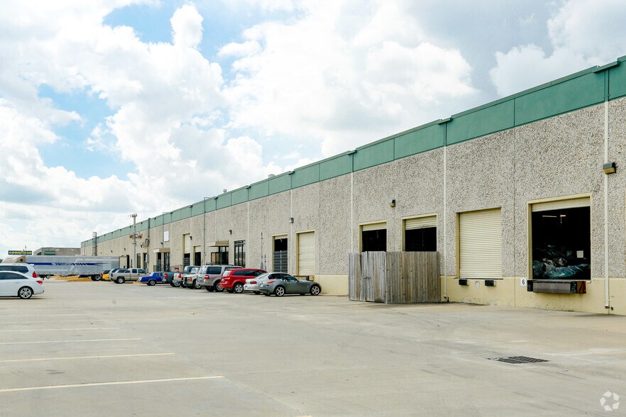 More Photos Of 4851 Homestead Rd, Houston Warehouse For Lease