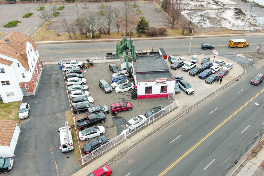 More Photos Of 385 New Park Ave, Hartford Auto Repair For Sale