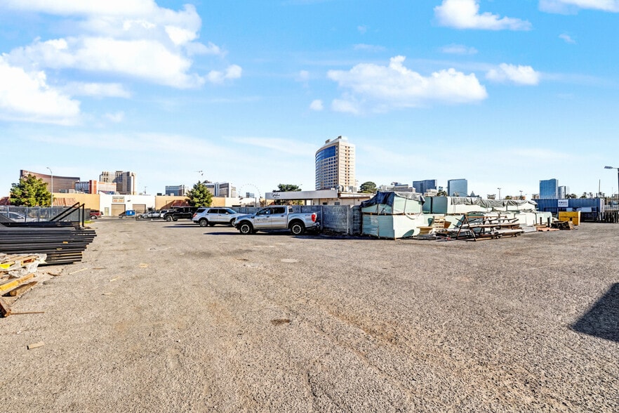 More Photos Of 3635 Polaris Ave, Las Vegas Industrial For Lease