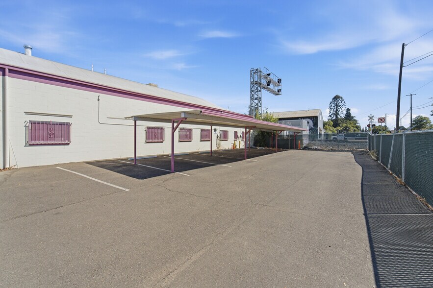More Photos Of 945 E Lindsay, Stockton Warehouse For Sale