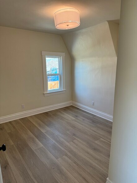 More Photos Of 405 N Roop St, Carson City Office For Lease