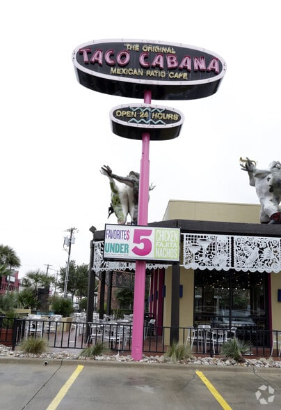 More Photos Of 1827 Greenville Ave, Dallas Fast Food For Lease