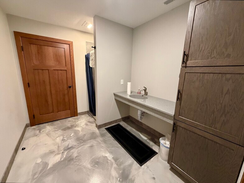 More Photos Of 405 Lake Ave, Gothenburg Distribution For Sale