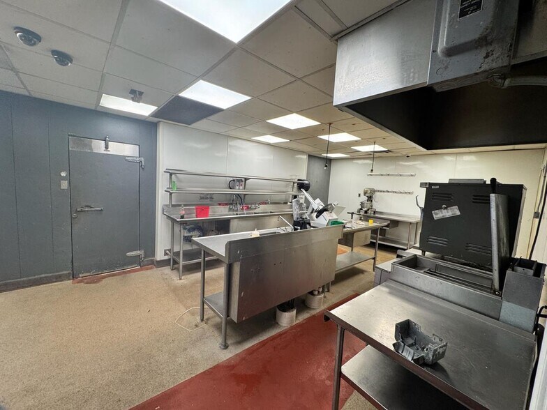 More Photos Of 408 Market Square Dr, Maysville Restaurant For Sale