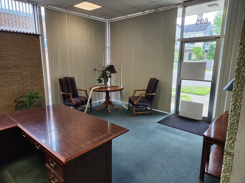 More Photos Of 605 N Queen St, Kinston Office For Lease