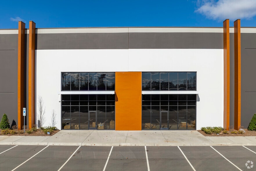 More Photos Of 2011 Nevada Boulevard, Charlotte Warehouse For Lease