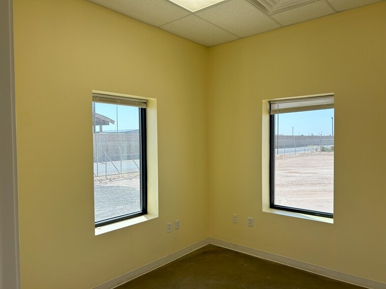 More Photos Of 1463 Oil Mill Rd, Pecos Warehouse For Lease