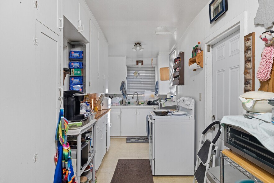 More Photos Of 2562 Alpine Blvd, Alpine Storefront Retail Residential For Sale