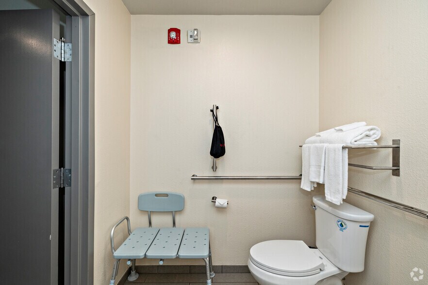 More Photos Of 3630 Springhill Memorial Dr S, Mobile Hotel For Sale