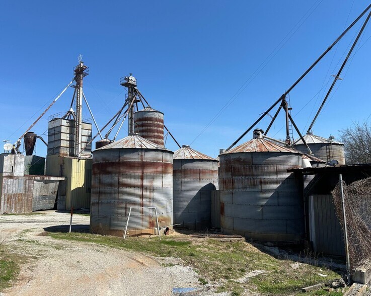 More Photos Of 103 E Gallatin St, Adairville General Retail For Sale