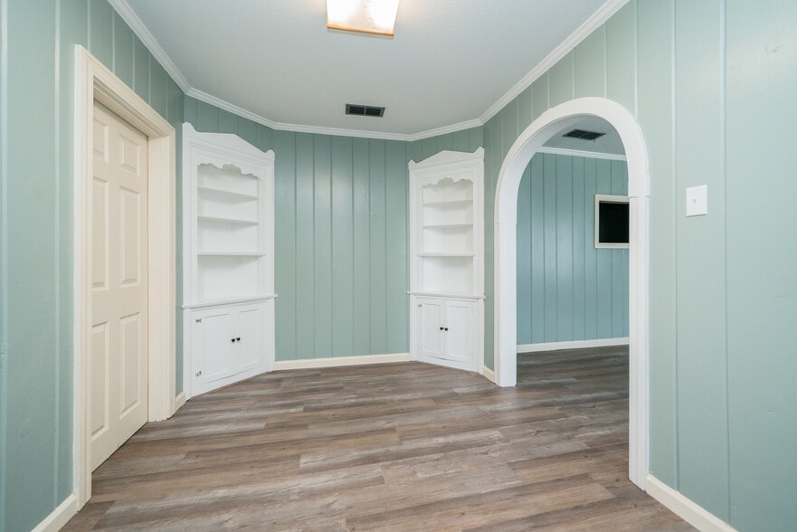 More Photos Of 1505 E Marshall Ave, Longview Medical For Sale