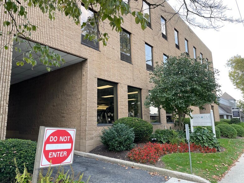 More Photos Of 632 Montgomery Ave, Narberth Office For Lease